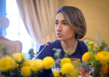 Laura Sarabia quedó sola en su primer intento de acercamiento con el Congreso: casi nadie fue al desayuno organizado por la canciller