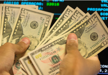 Qué pasará con el precio del dólar en Colombia en abril de 2025: Petro y Trump influenciarían para que se ponga caro