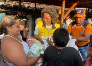 Gobernación entregó ayuda humanitaria a familias de La Virginia damnificadas por incendio
