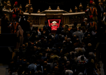 El mundo dice adiós a Francisco: el Vaticano cierra el ataúd del papa tras una despedida de 250.000 personas