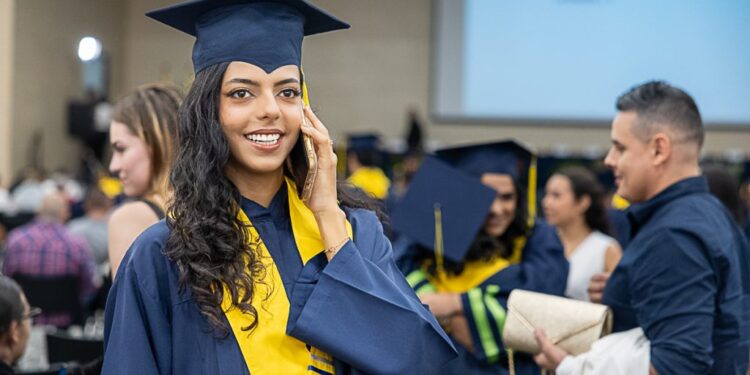 “Lo que se aprende en la UTP es impresionante”: Margarita Jaramillo Giraldo y su viaje hacia el logro académico
