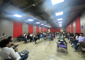 Los candidatos al Consejo de Facultad de Ciencias de la Educación presentaron sus ideas en debate estudiantil 