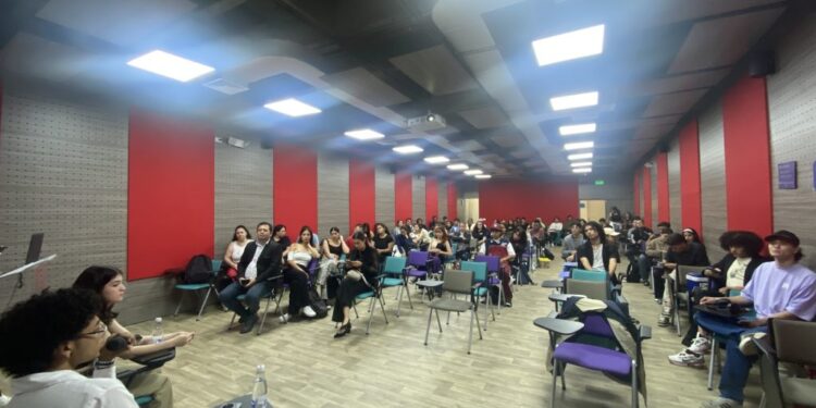 Los candidatos al Consejo de Facultad de Ciencias de la Educación presentaron sus ideas en debate estudiantil 