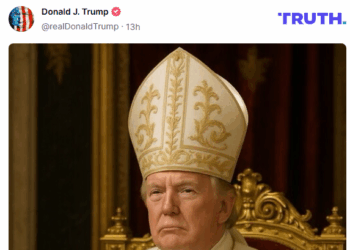 Trump postea en su cuenta de Truth Social una foto vestido de papa
