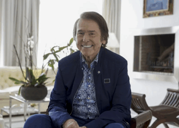 Raphael, de vuelta tras su hospitalización: «Si te digo que no me asusté, mentiría»