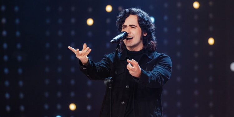 Pereirano deslumbra en “Yo Me Llamo” con imitación de Joan Manuel Serrat