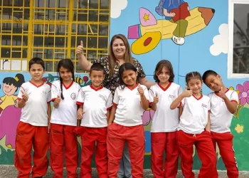 Lina Bustamante, una docente que “siembra sueños” con los niños del sector rural