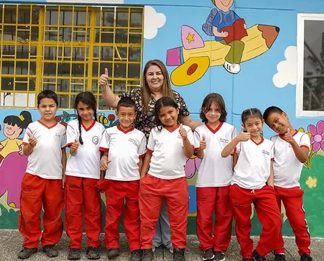 Lina Bustamante, una docente que “siembra sueños” con los niños del sector rural