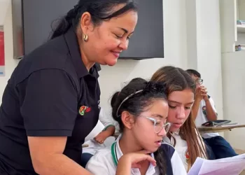 Alcalde Mauricio Salazar fortalece el acceso a la lectura en zona rural de Pereira