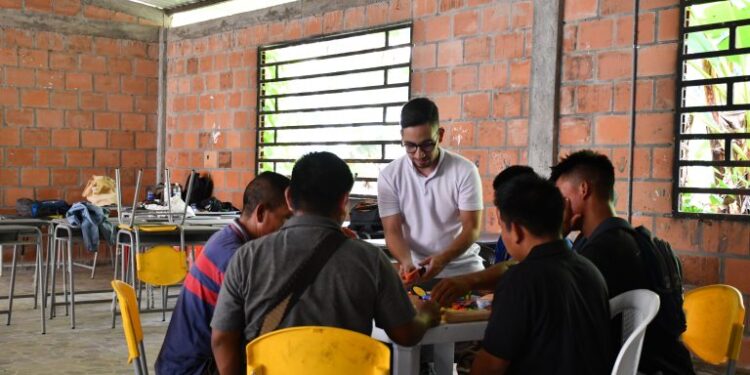 Con enfoque STEM, la Facultad de Ciencias de la Educación transforma prácticas pedagógicas en comunidades indígenas de Pueblo Rico