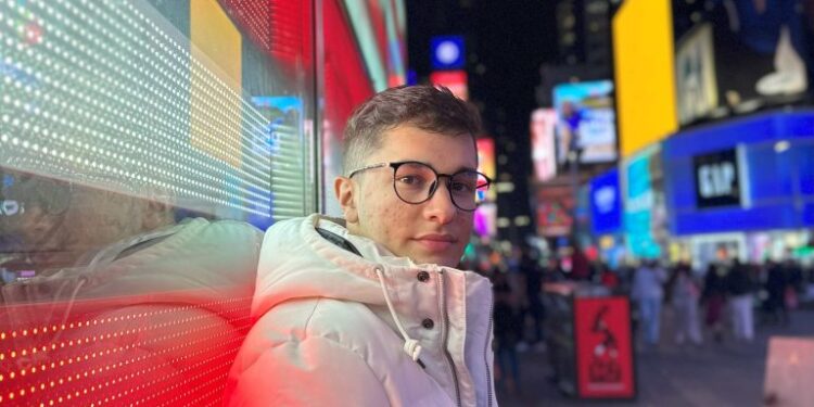 Sebastián Arango Montoya: el joven que convierte su pasión por los cómics en un lenguaje para enseñar y resistir