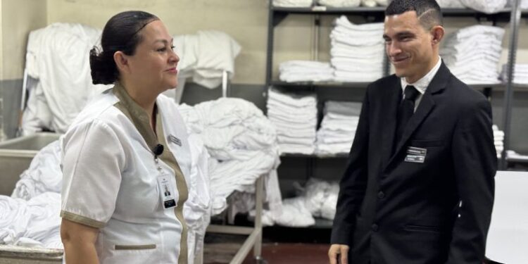 Henderson Perdomo: una historia de perseverancia y transformación en el turismo