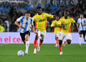Colombia dejó escapar la victoria ante Argentina en el Monumental, pero rompió la racha sin goles como visitante