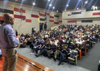 Historias que inspiran, lazos que se fortalecen: Encuentro de Egresados FACIEM 2025