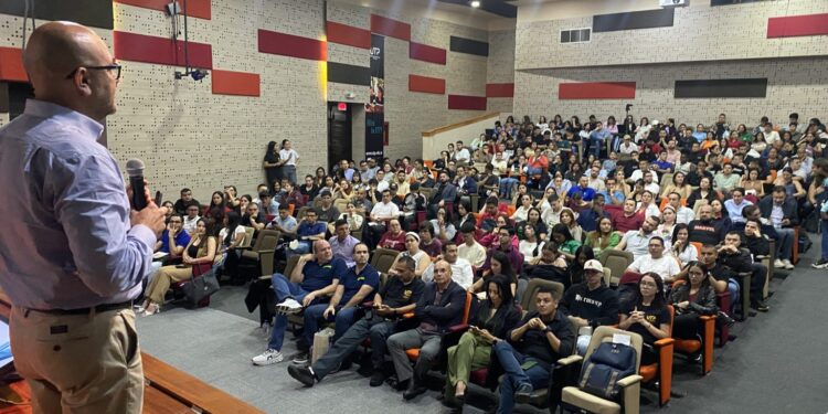 Historias que inspiran, lazos que se fortalecen: Encuentro de Egresados FACIEM 2025