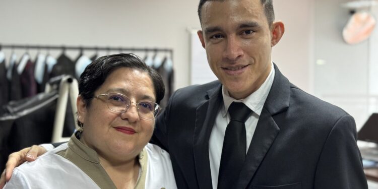 Henderson Perdomo: una historia de perseverancia y transformación en el turismo