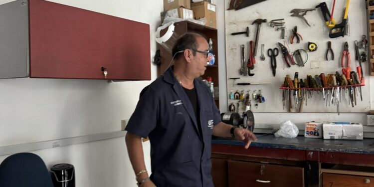 Germán Darío Pérez: su presencia es silenciosa pero efectiva en la Escuela de Química