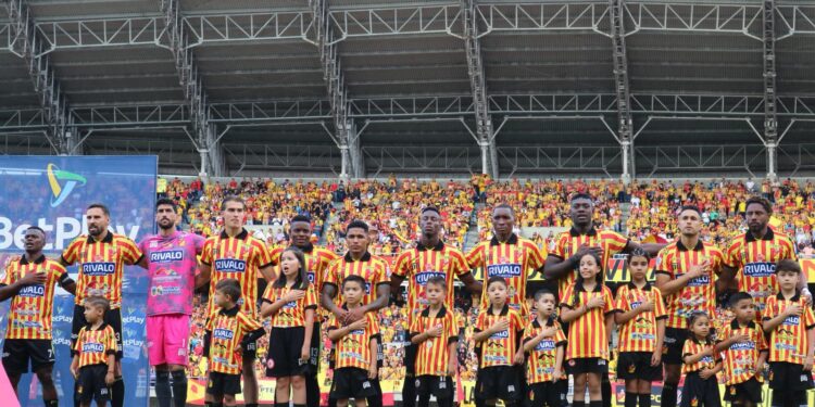 En un partido correspondiente a la primera fecha de la Liga BetPlay II, Deportivo Pereira empató 2-2 con Independiente Santa Fe, con arbitraje de Álvaro Meléndez.