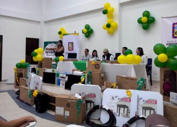 Alcaldía de Dosquebradas entrega dotación tecnológica y mobiliaria por $500 millones a través del Presupuesto Participativo