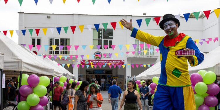 Más de 400 estudiantes participaron en la Feria de Prácticas Universitarias “Conectando Talento”