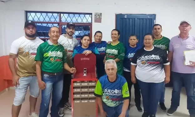 Habitantes y deportistas de la vereda Montelargo, recibieron su nueva cancha múltiple entregada por la Alcaldía de Pereira