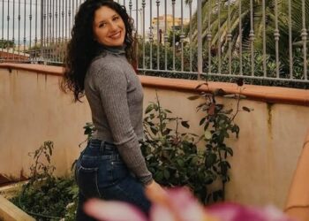 Poemas y biografía de la poeta y traductora italiana Anna Ferriero