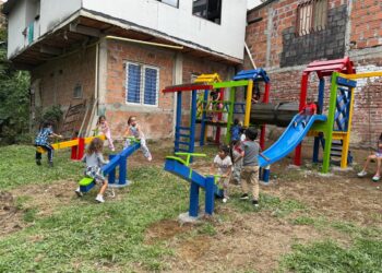 La Alcaldía de Pereira sigue llevando alegría a las comunidades con nuevos juegos infantiles