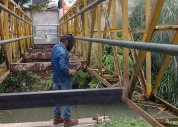 Alcaldía de Dosquebradas refuerza la estructura del puente que conecta el Campestre B con el C