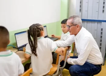 Personeros y contralores estudiantiles de Pereira se capacitan en delitos cibernéticos y gobierno escolar