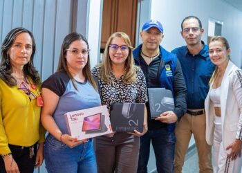 Gobernación fortalece la inclusión en Pereira con 361 tabletas y dispositivos especializados