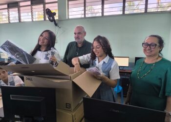 El alcalde Mauricio Salazar le sigue cumpliendo a la educación: 535 computadores llegan a las instituciones educativas