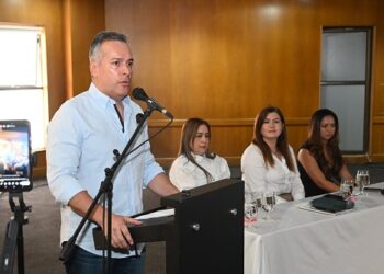 “El gran hallazgo de la Contraloría es que no hay hallazgos”: afirmó el Alcalde Mauricio Salazar con relación a la modernización del alumbrado público