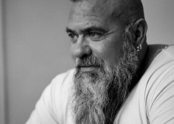 Fama y solidaridad tras una máscara.