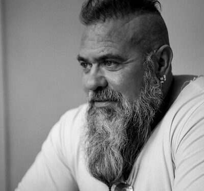 Fama y solidaridad tras una máscara.