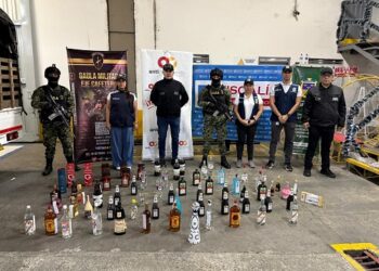 84 botellas de licor de contrabando se aprehendieron en reconocido centro comercial