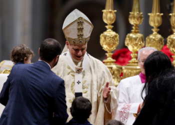 En su primera misa de Navidad, el papa León XIV condenó “las guerras en curso o terminadas que dejan heridas abiertas”