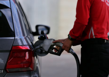 Desde este primero de enero sube la gasolina en Colombia: estos son los valores ciudad por ciudad y el desglose del nuevo precio