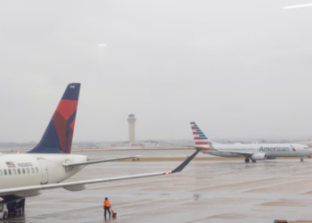 Más de 8.000 vuelos fueron cancelados por la gran tormenta invernal que afecta a Estados Unidos