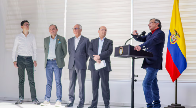 Exfuncionaria de Gustavo Petro criticó proyecto del Gobierno que afectaría los fondos de pensiones: “No es responsable con los colombianos”