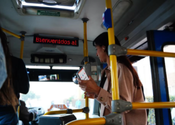 Golpe al bolsillo: así quedaron las tarifas del transporte público en Colombia en 2026 tras el aumento del salario mínimo