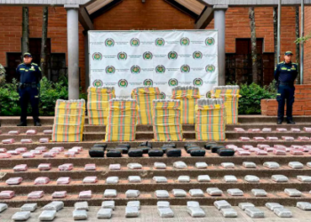 Incautaron dulces con cocaína saborizada fabricados por La Terraza: la banda criminal pretendía venderlos a menores en escuelas de Medellín