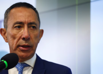 Detalles del lío jurídico en que está el presidente de Ecopetrol Ricardo Roa: un lujoso apartamento, millones en transferencias e irregularidades en la campaña Petro Presidente