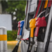 Gobierno Petro amenazó con multas y sanciones a las estaciones de gasolina que no bajen el precio del galón de combustible