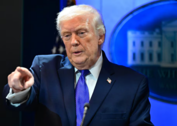 Trump no descarta la guerra contra Irán, si el régimen islámico preserva su iniciativa nuclear y mantiene la capacidad para construir misiles