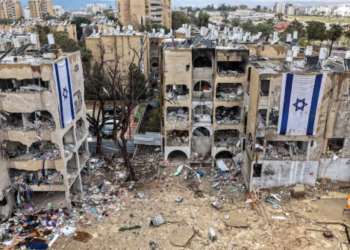 Irán lanzó diez oleadas de misiles y Hezbollah mató a un israelí en una de las jornadas más intensas del conflicto