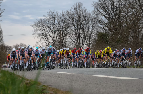 Etapa 2 de la París – Niza – EN VIVO: la carrera atraviesa la mitad del recorrido, siga aquí a los ciclistas colombianos en competencia