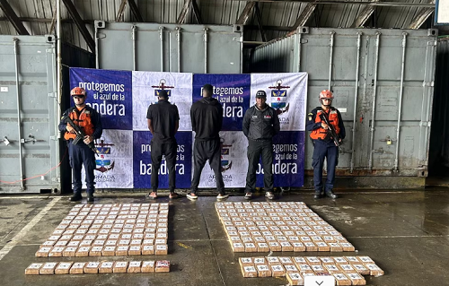 Armada de Colombia incautó más de 50 millones de dólares en coca en el Pacífico: así interceptaron las dos embarcaciones que llevaban la droga