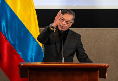 Petro ordenó a la ministra de Vivienda entregar casas a la familia de los 69 uniformados fallecidos en accidente aéreo en el Putumayo: “Es como la gratitud”