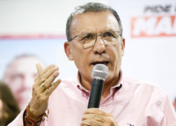 Roy Barreras denuncia caos en hospitales y falta de medicamentos: “Se está muriendo gente”