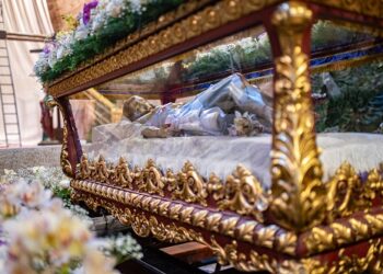 Solemne procesión del Santo Sepulcro llenó de fe y familias las calles céntricas de Pereira